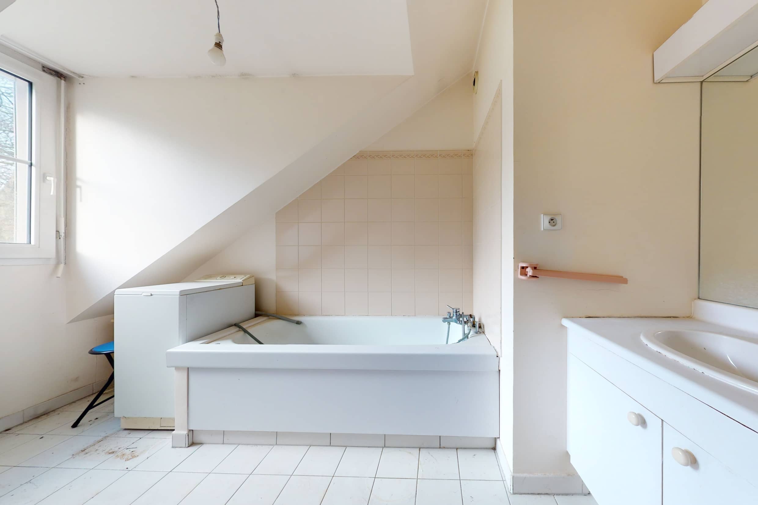 Versailles Saint Louis Pascal NICOLE Immobilier estimation gratuite agent immo investissement à rénover parquet fenêtre salle de bains